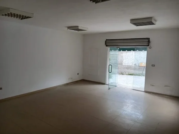 Tirane, jepet me qera ambjent biznesi Kati 0, 120 m² 1.000 € (rruga e elbasanit)