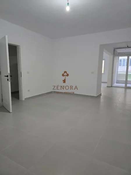 Shkembi Kavajes, shitet apartament 2+1+Ballkon Kati 1, 85 m² 111.384 € (Kavaje)