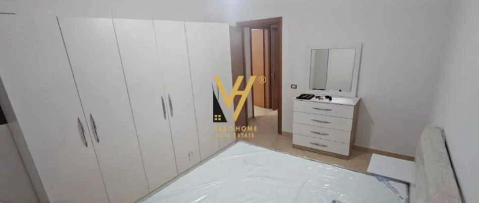 Tirane, jepet me qera apartament 1+1+Ballkon Kati 3, 115 m² 520 € (YZBERISHT)