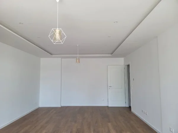 Tirane, jepet me qera apartament 2+1+Ballkon Kati 2, 132 m² 1.450 € (Rruga e kosovareve)