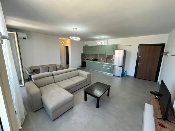 Tirane, jepet me qera apartament 1+1+Ballkon Kati 3, 83 m² 350 € (Kompleki Tom Doshit)