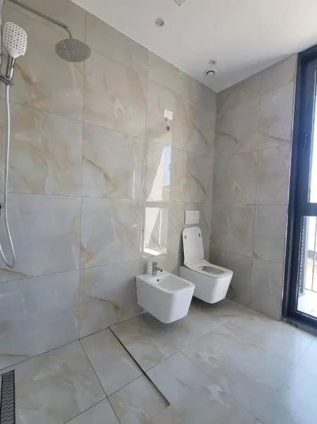 Shqiperi, jepet me qera ambjent biznesi Kati 2, 132 m² 1.450 € 