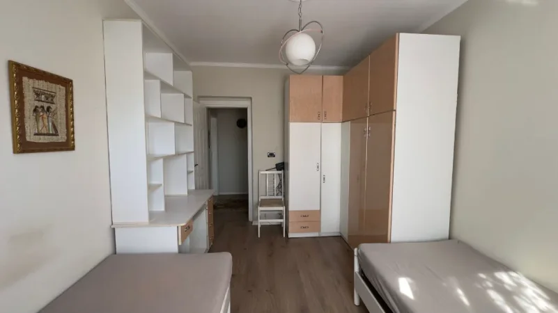 Tirane, shitet apartament 2+1+Ballkon Kati 4, 87 m² 200.000 € (Rruga Fortuzi)
