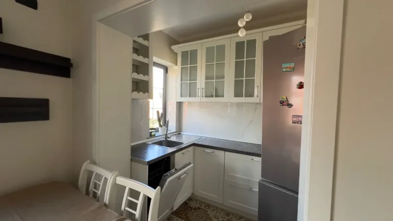 Tirane, shitet apartament 2+1+Ballkon Kati 4, 87 m² 200.000 € (Rruga Fortuzi)