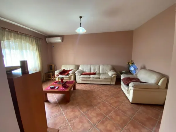 Tirane, jepet me qera apartament 1+1 Kati 5, 65 m² 550 € (RRUGA E ELBASANIT)