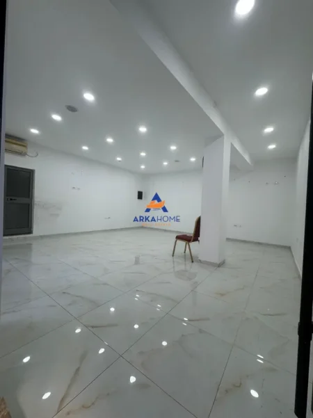 Tirane, shitet dyqan Kati 0, 48 m² 160.000 € 