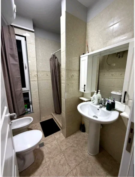 Tirane, jepet me qera apartament 1+1 Kati 6, 60 m² (ish fusha e aviacionit)