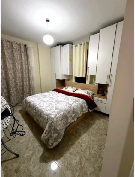 Tirane, jepet me qera apartament 1+1 Kati 6, 60 m² (ish fusha e aviacionit)