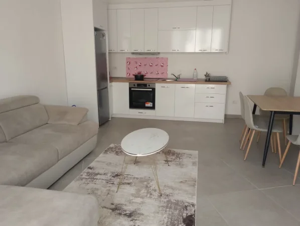 Tirane, jepet me qera apartament 2+1 Kati 2, 530 € (5 Maji)