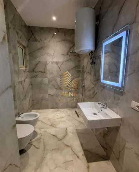 Tirane, jepet me qera apartament 1+1 Kati 1, 65 m² 450 € (Ali Demi)