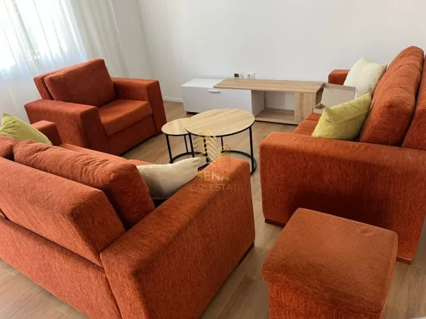 Tirane, jepet me qera apartament 1+1 Kati 1, 65 m² 450 € (Ali Demi)
