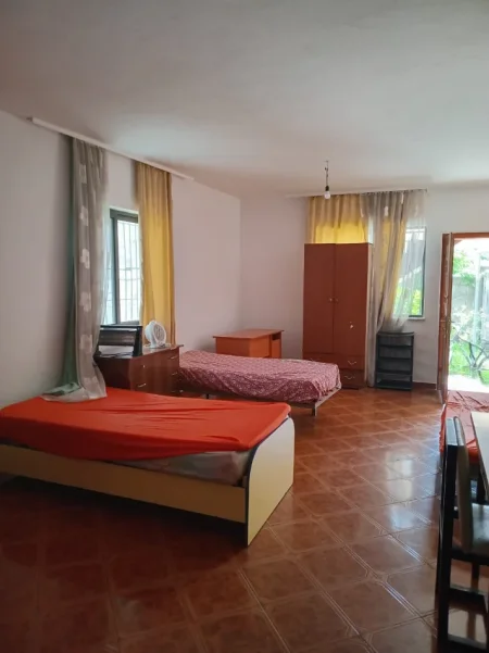 Tirane, jepet me qera garsonier Kati 0, 270 € (Rruga Gramoz Pashko)