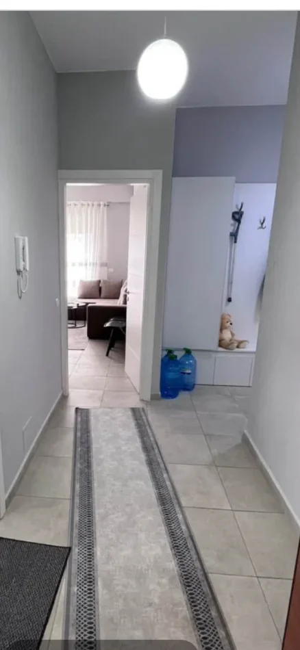 Tirane, jepet me qera apartament 2+1 Kati 7, (Brryli)