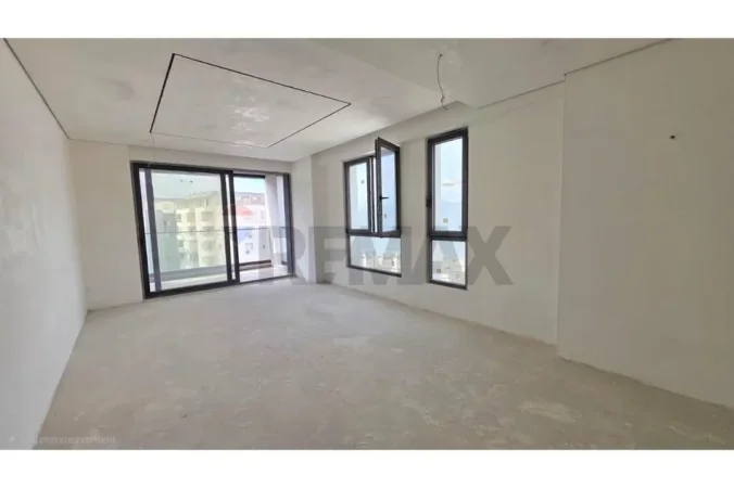 Vlore - Lungomare, shitet apartament 2+1+Ballkon Kati 9, 112 m² 250.000 € (Rruga Reshat Osmani, pran shkolles se Marines, Vlore)