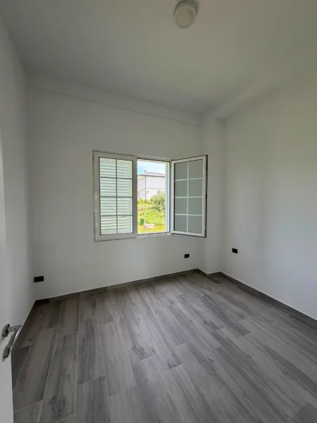 Tirane, jepet me qera apartament 4+1 Kati 2, 250 m² 700 € (Paskuqan)
