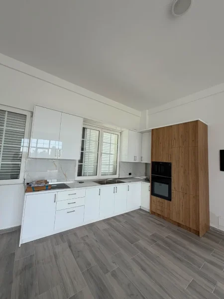 Tirane, jepet me qera apartament 4+1 Kati 2, 250 m² 700 € (Paskuqan)