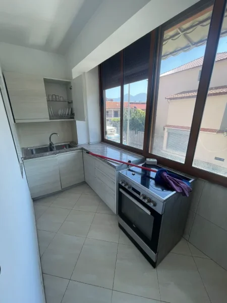 Tirane, jepet me qera apartament 2+1 Kati 2, 80 m² 525 € (rruga  egnatia)