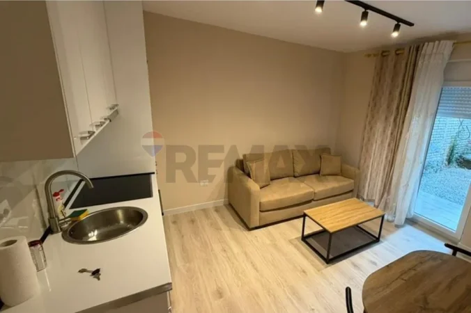 Tirane, jepet me qera apartament 1+1 Kati 1, 80 m² 470 € (oxhaku)