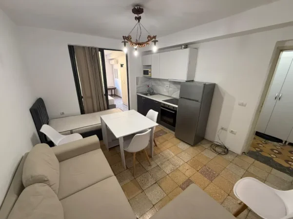 Tirane, jepet me qera apartament 1+1 Kati 5, 37000 lek (Brryli)