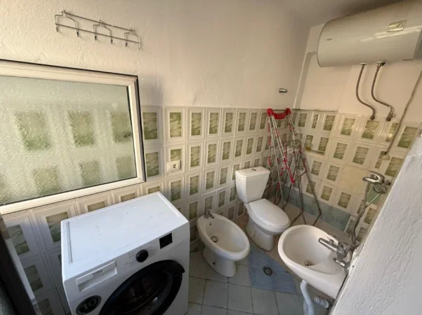 Tirane, jepet me qera apartament 1+1 Kati 5, 37000 lek (Brryli)