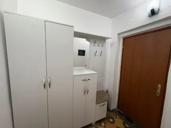 Tirane, jepet me qera apartament 1+1 Kati 5, 37000 lek (Brryli)