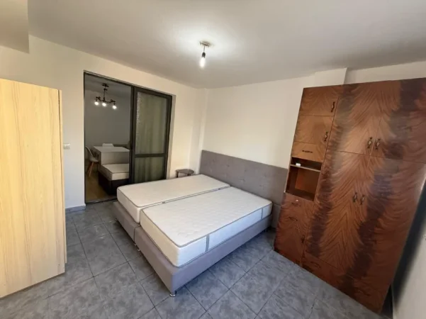 Tirane, jepet me qera apartament 1+1 Kati 5, 37000 lek (Brryli)