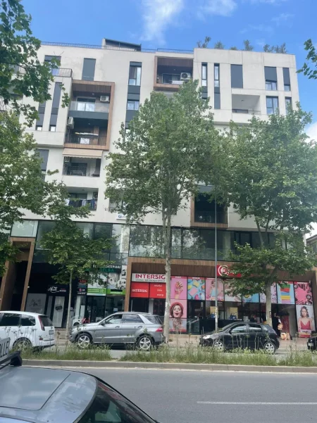 Tirane, jepet me qera apartament 1+1 Kati 5, 570 € (Komisariati nr. 4)