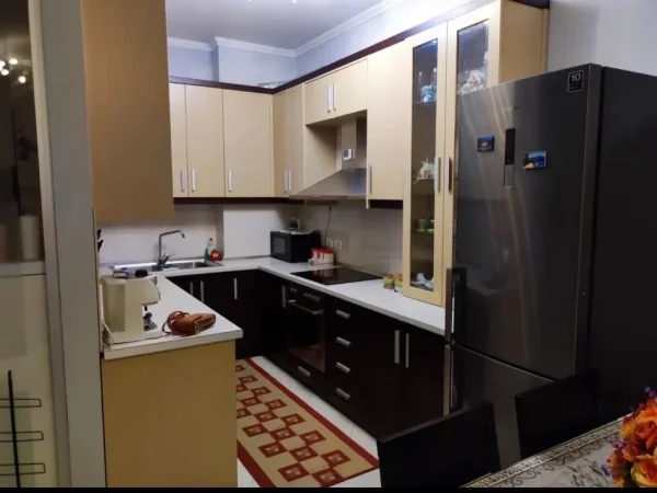 Tirane, jepet me qera apartament 2+1 Kati 2, 105 m² 950 € (KOPSHTI BOTANIK)