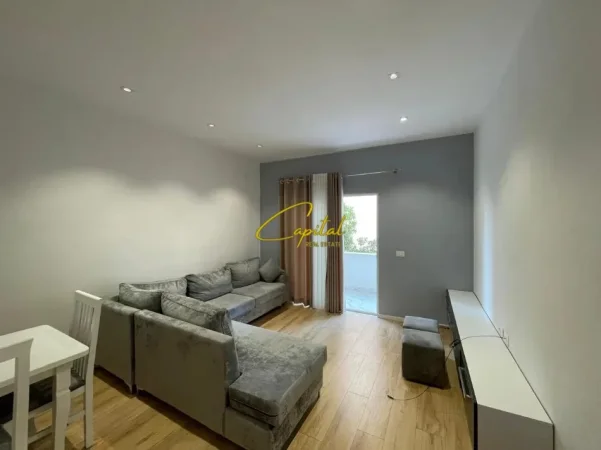 Tirane, jepet me qera apartament 1+1 Kati 1, 60 m² 350 € (FRESKU)
