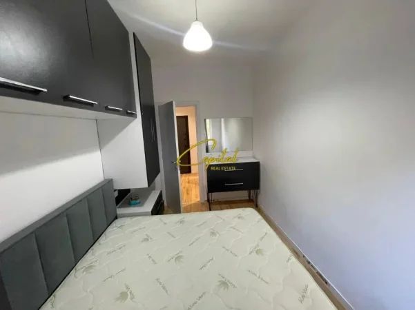 Tirane, jepet me qera apartament 1+1 Kati 1, 60 m² 350 € (FRESKU)