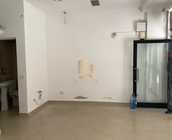 Tirane, jepet me qera ambjent biznesi Kati -1, 30 m² 300 € (Fresk)