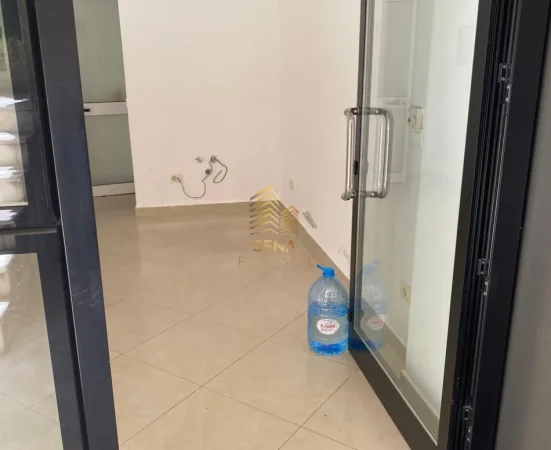 Tirane, jepet me qera ambjent biznesi Kati -1, 30 m² 300 € (Fresk)