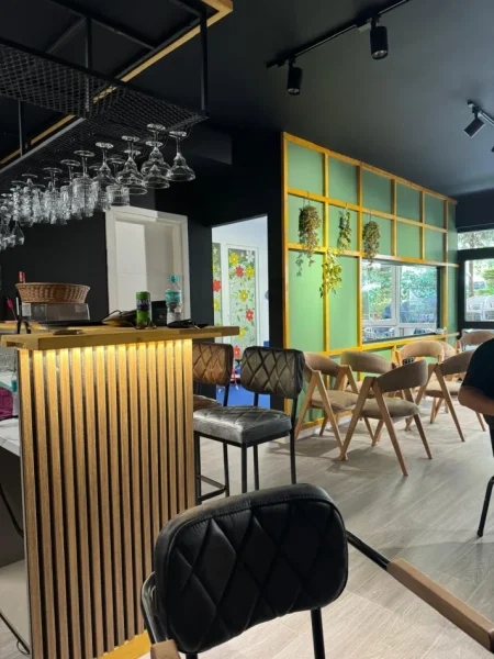 Tirane, jepet me qera lokal Kati 0, 120 m² 1.050 € (Liqeni i Thatë)