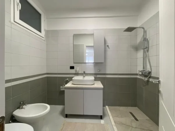 Tirane, shitet apartament 1+1 Kati 5, 67 m² 121.000 € (Astir)