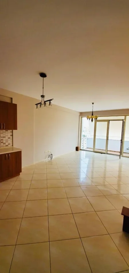 Tirane, shitet apartament 1+1 Kati 8, 177600 € (Ish Tregu Elektrik – Muzeu i Shkencave)