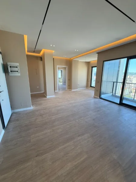 Tirane, jepet me qera zyre Kati 11, 1.300 € (rruga e barrikadave)