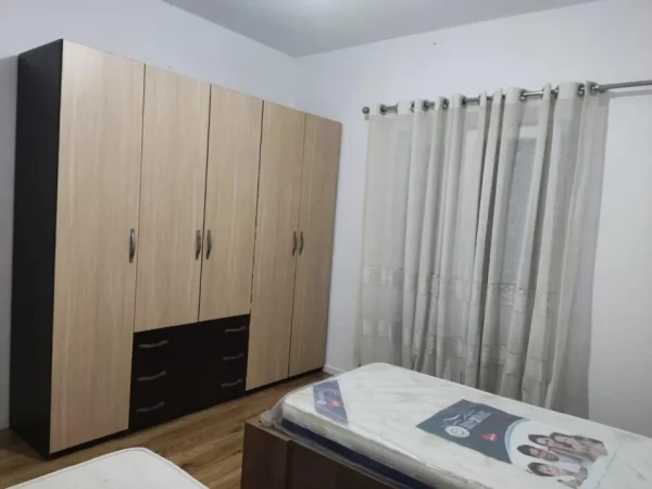 Tirane, jepet me qera apartament 1+1 Kati 3, 50 m² 350 € (Porcelani)