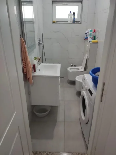 Tirane, jepet me qera apartament 1+1 Kati 3, 50 m² 350 € (Porcelani)