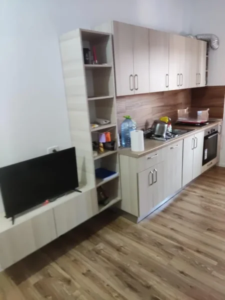 Tirane, jepet me qera apartament 1+1 Kati 3, 50 m² 350 € (Porcelani)
