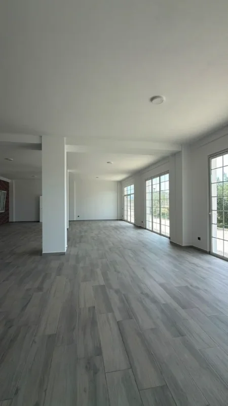 Tirane, jepet me qera ambjent biznesi Kati 0, 250 m² 900 € (Paskuqan)