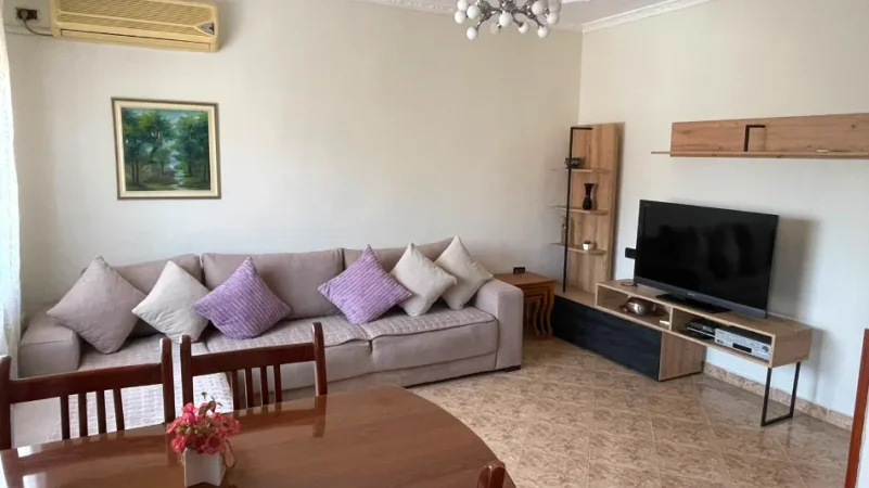 Tirane, jepet me qera apartament 1+1 Kati 5, 64 m² 450 € (PORCELAN)