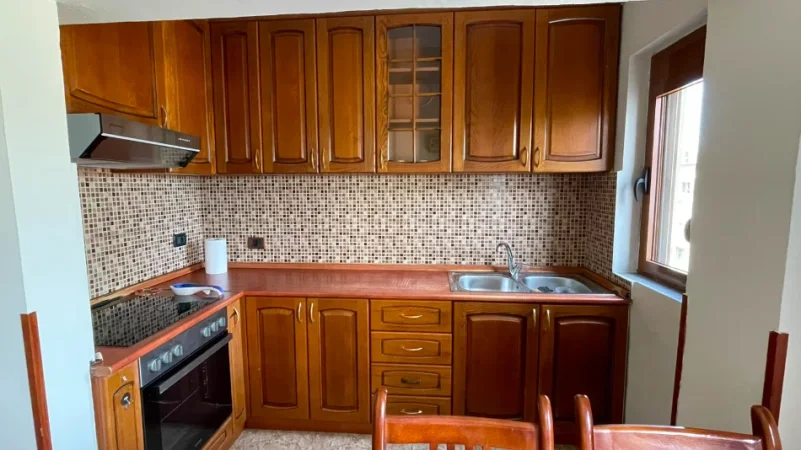 Tirane, jepet me qera apartament 1+1 Kati 5, 64 m² 450 € (PORCELAN)