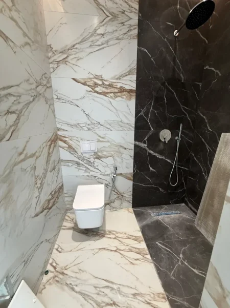 Tirane, jepet me qera zyre Kati 11, 130 m² 1.300 € (Rruga e Barrikadave)