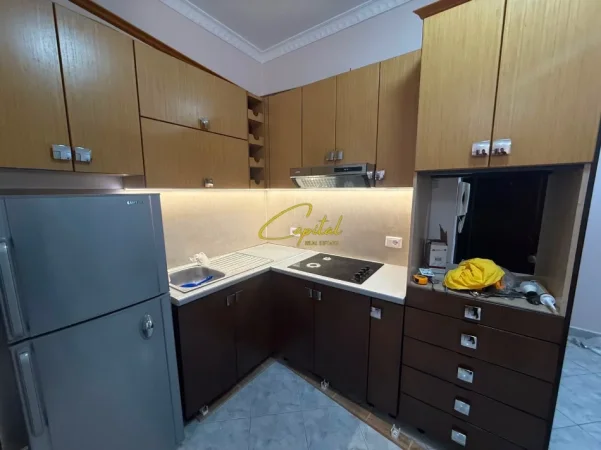 Tirane, jepet me qera apartament 2+1 Kati 3, 90 m² 400 € (KOMBINAT)