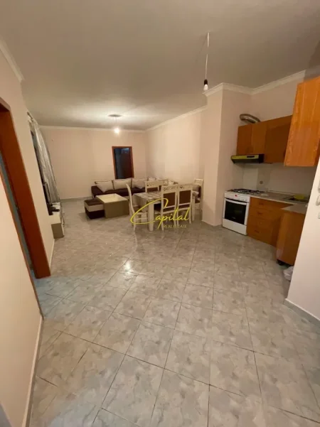 Tirane, jepet me qera apartament 2+1 Kati 3, 90 m² 400 € (KOMBINAT)
