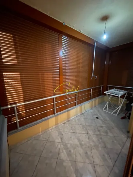 Tirane, jepet me qera apartament 2+1 Kati 3, 90 m² 400 € (KOMBINAT)