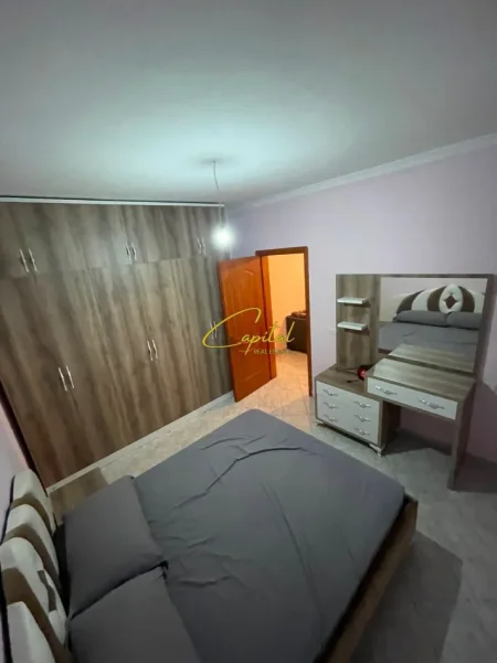 Tirane, jepet me qera apartament 2+1 Kati 3, 90 m² 400 € (KOMBINAT)