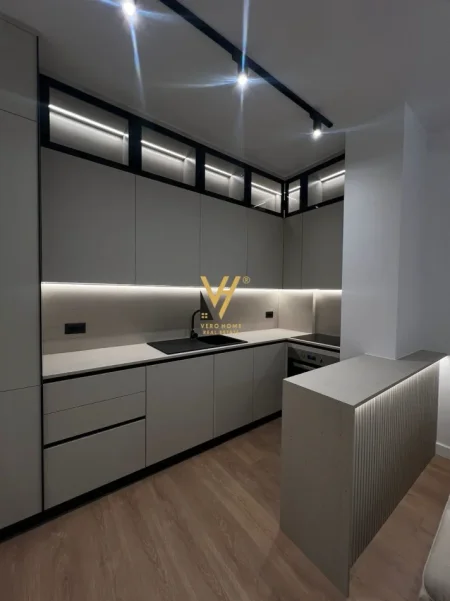 Tirane, jepet me qera apartament 1+1+Ballkon Kati 6, 60 m² 800 € (PORCELAN)