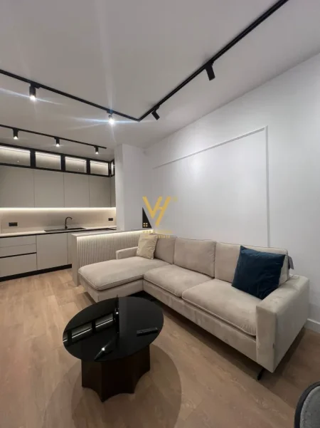 Tirane, jepet me qera apartament 1+1+Ballkon Kati 6, 60 m² 800 € (PORCELAN)