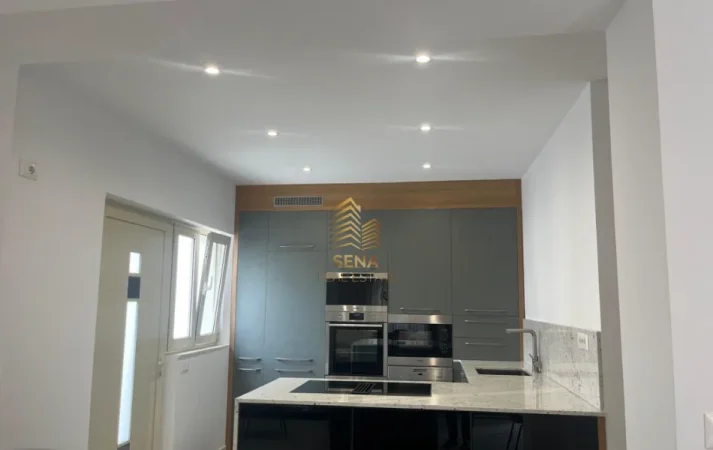 Tirane, jepet me qera apartament 2+1 Kati 1, 80 m² 550 € (5 Maji)